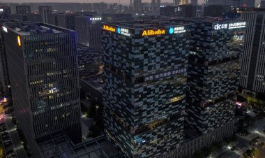 كيف تستغل Alibaba بنيتها للحوسبة السحابية للاستثمار في شركات الذكاء الصناعي؟