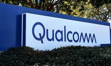 شركة Qualcomm تحقق نتائج مالية أفضل من التوقعات بعم من سوق الهواتف المزودة بالذكاء الاصطناعي