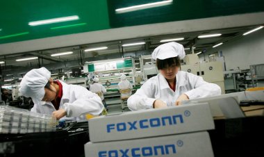 هل ضغطت Foxconn صانعة هواتف آيفون على الحكومة الصينية لتخفيف قيود كورونا؟