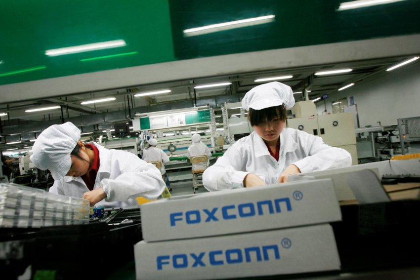 هل ضغطت Foxconn صانعة هواتف آيفون على الحكومة الصينية لتخفيف قيود كورونا؟