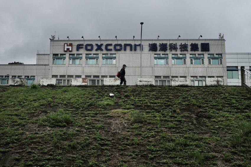 تقرير: Foxconn ساعدت في إقناع الصين بتخفيف قيود كوفيد-19