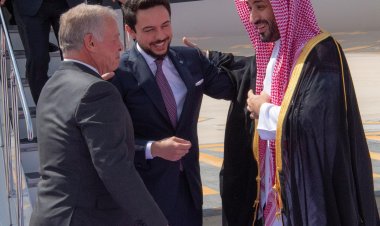 قاد بهما السيارة.. تفاعل على حفاوة استقبال محمد بن سلمان للملك عبدالله وولي عهد الأردن بالرياض