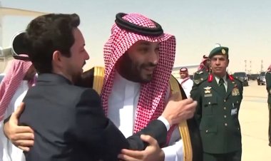 الأردن.. عناق محمد بن سلمان الحميم للملك عبدالله والأمير الحسين يدفع بالفنان عمر العبدلات للتعليق