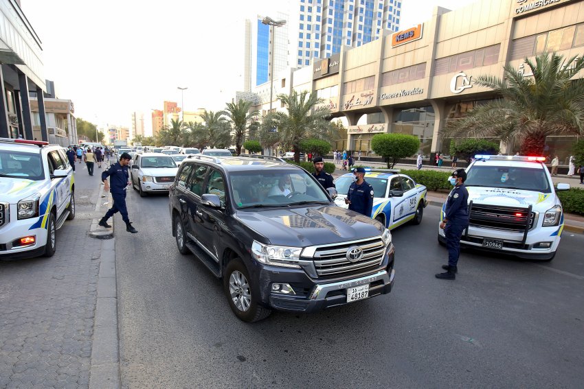 الكويت.. الداخلية تعلن اعتقال ضابط بالوزارة ومواطن و4 آسيويين وتكشف السبب