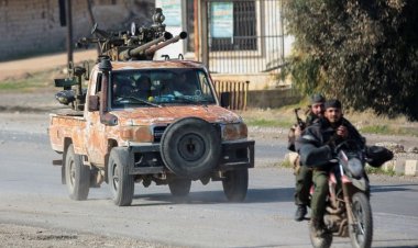 الجيش السوري يعلن "إعادة انتشار" في حلب.. والفصائل المسلحة: نسيطر على معرة النعمان