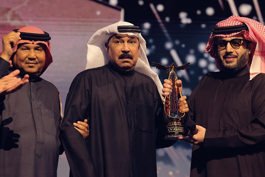 عبدالله الرويشد.. لحظات مؤثره من تكريمه في "Joy Awards" بالرياض