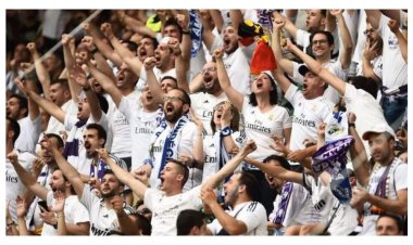 جماهير مدريد الغاضبة ترفع لافتة مهينة بوجه أنشيلوتي ونجوم الفريق