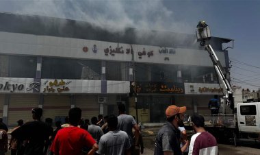 بالصور.. حريق داخل صالة ألعاب في البصرة