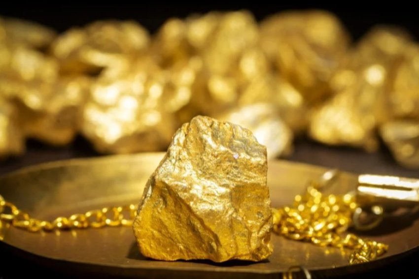الذهب يسجل ارتفاعاً طفيفاً بعد أسبوع متقلب بالأسعار