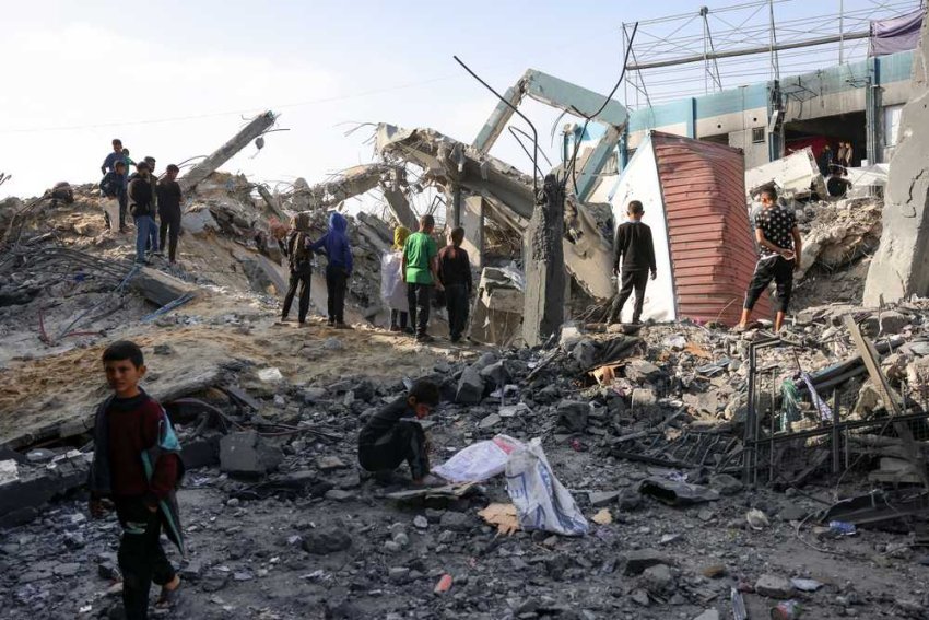 15 قتيلا بينهم أطفال في قصف إسرائيلي لمدرسة بغزة