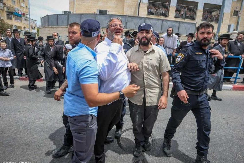 فيديو.. إسرائيليون متطرفون يهاجمون بن غفير ويضربون زوجته