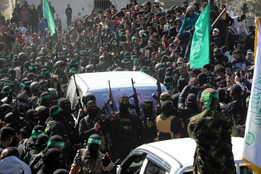 القناة 12 العبرية: يجري التفاوض في قطر على استعادة 10 أسرى مقابل وقف إطلاق النار بغزة لمدة شهرين