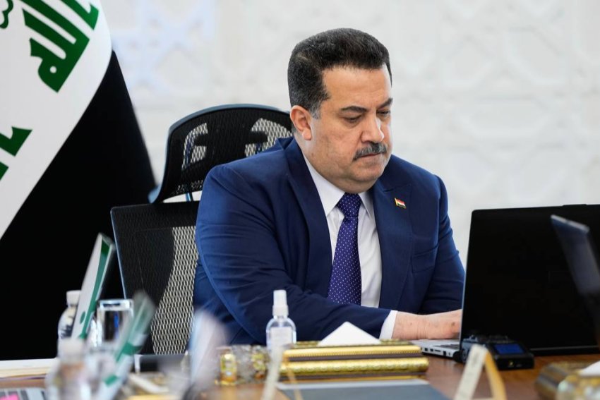 رئيس الوزراء يزور عدد من عوائل الشهداء للتهنئة بالعيد