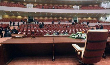 دعوة عقد جلسات استثنائية ولدت ميتة.. لا يمكن تشريع قوانين خلالها دستوريا