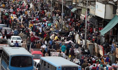 مصر: فيديو لأشخاص يعاكسون فتيات ويعتدون على آخرين بسلاح أبيض.. والداخلية تعلق