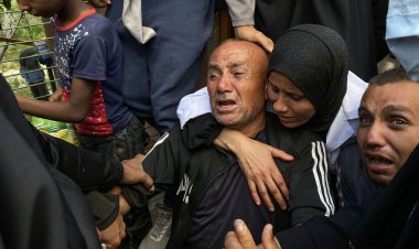مسؤولو الصحة في غزة: مقتل عشرات الفلسطينيين بطريقهم لموقع توزيع مساعدات