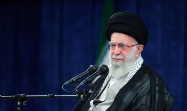 نواب إيرانيون يناشدون السيد الخامنئي السماح بامتلاك القنبلة النووية
