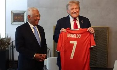 تحمل رسالة عن الحرب.. هدية رمزية من رونالدو إلى ترامب