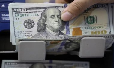 الدولار يتراجع إلى أدنى مستوياته منذ 3 أعوام ونصف