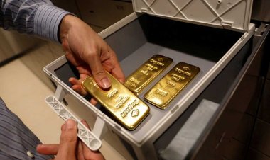 الذهب يرتفع بفضل ضعف الدولار وانتقاد ترامب لباول