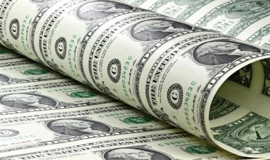 الدولار يتراجع وسط تنامي التفاؤل بشأن اتفاقيات تجارية أميركية