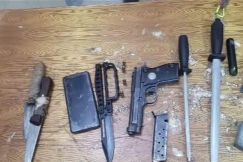 الديوانية.. القبض على 3 أشخاص بحوزتهم سلاح ناري وآلات جارحة