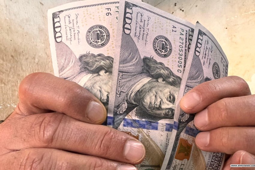 الدولار الأمريكي يتجه نحو تسجيل خسائر للأسبوع الثاني توالياً