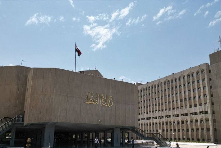 بيان شديد اللهجة من وزارة النفط الى حكومة الإقليم: التزموا بالدستور والقانون