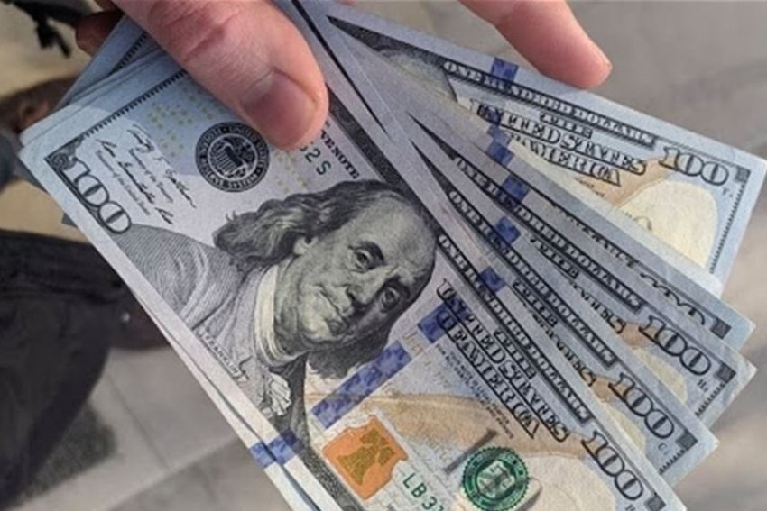 انخفاض جديد لأسعار الدولار أمام الدينار في بغداد واربيل