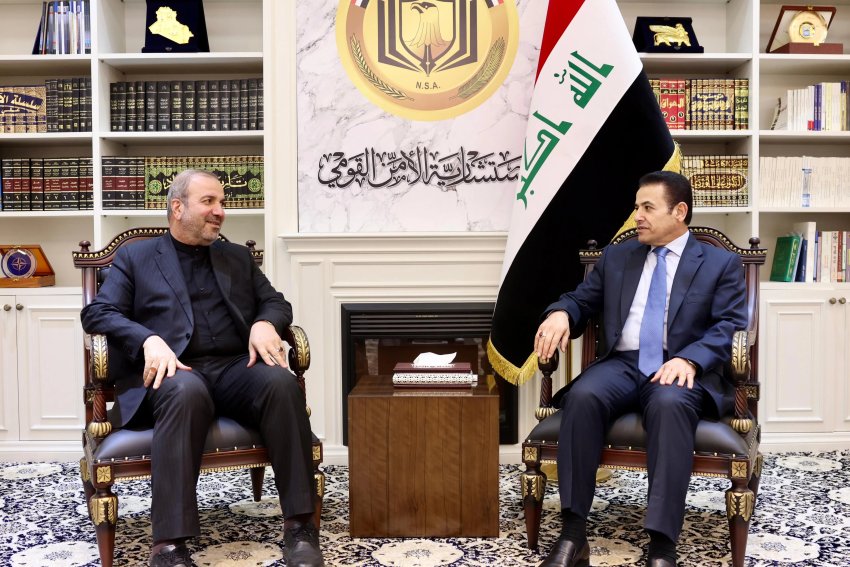 مستشار الأمن القومي يؤكد للسفير الإيراني في بغداد ضرورة خفض التصعيد بالمنطقة