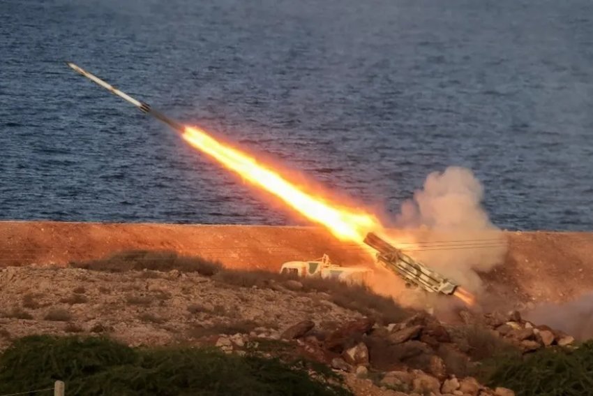 إعلام عبري: رصد استعدادات متقدمة لإطلاق صواريخ إيرانية نحو إسرائيل