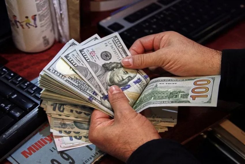 الورقة بـ145 ألفاً.. أسعار الدولار بالعراق