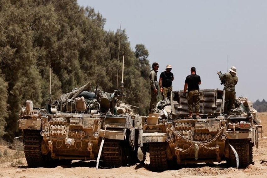 سقوط 7 جنود إسرائيلية بانفجار ناقلة جند في خان يونس