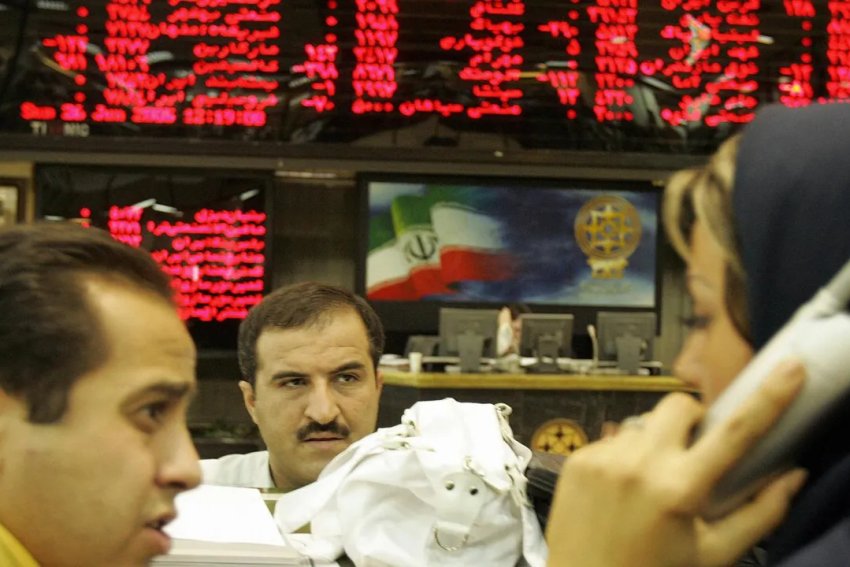 أسواق إيران تحت الضغط.. الدولار يقفز والبورصة تهوي