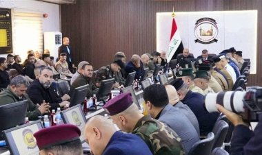 وزير الداخلية ومحافظ كربلاء يعقدان مؤتمراً أمنياً في مقر قيادة العمليات