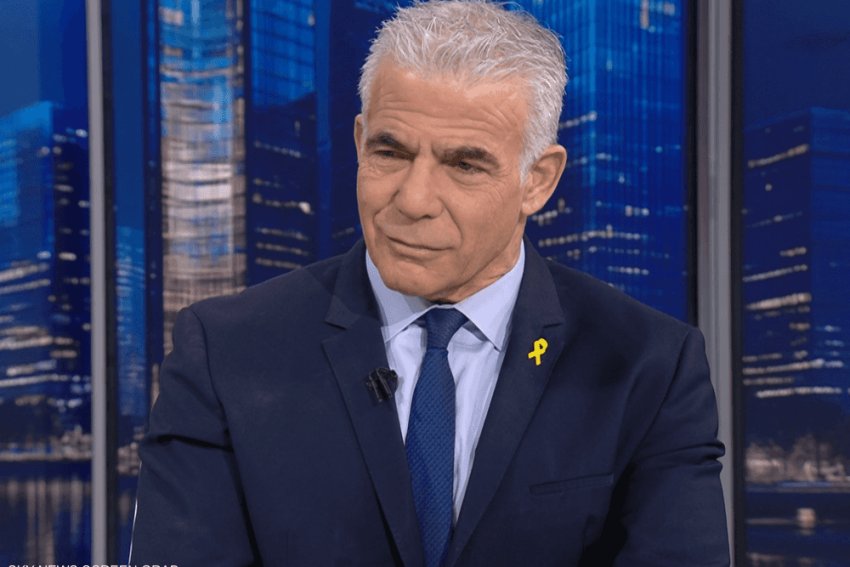 يائير لابيد: استهداف القصر الرئاسي في دمشق تصرف متهور
