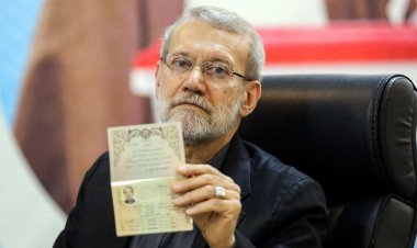 عاد لواجهة القرار الأمني في إيران.. من هو علي لاريجاني؟