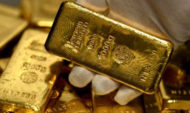 الذهب يزداد بريقاً مع انخفاض الدولار