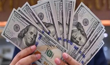 قفزة بأسعار الدولار في السوق المحلية: الورقة بـ143.250 دينار عراقي