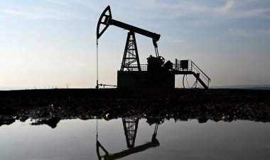 النفط يرتفع من أدنى مستوياته وسط توقعات بتشديد العقوبات على روسيا