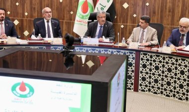 عبر مشروعين .. وزير النفط العراقي يعد بتحقيق الاكتفاء الذاتي بانتاج البنزين في 2025