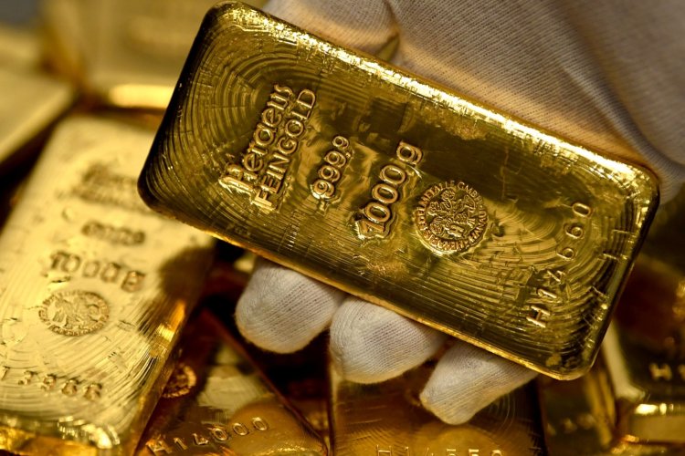 الذهب يزداد بريقاً مع انخفاض الدولار