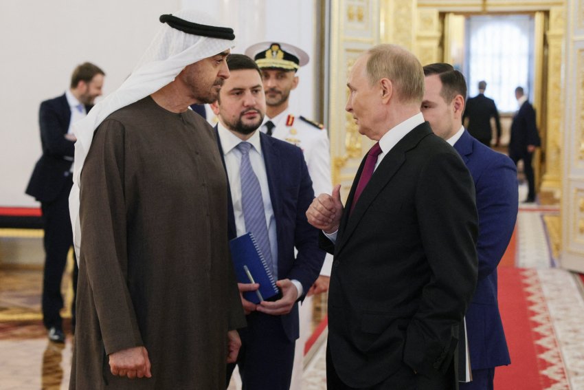 "البروتوكول" بلقاء محمد بن زايد وبوتين يثير تفاعلا