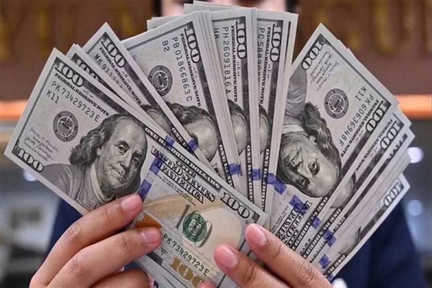 قفزة بأسعار الدولار في السوق المحلية: الورقة بـ143.250 دينار عراقي