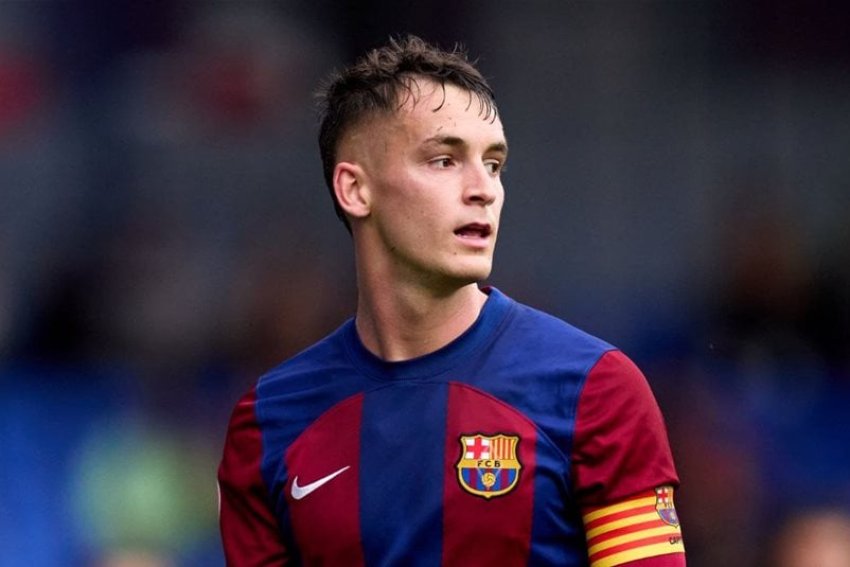 برشلونة يحسم موقفه من بيع كاسادو خلال الصيف