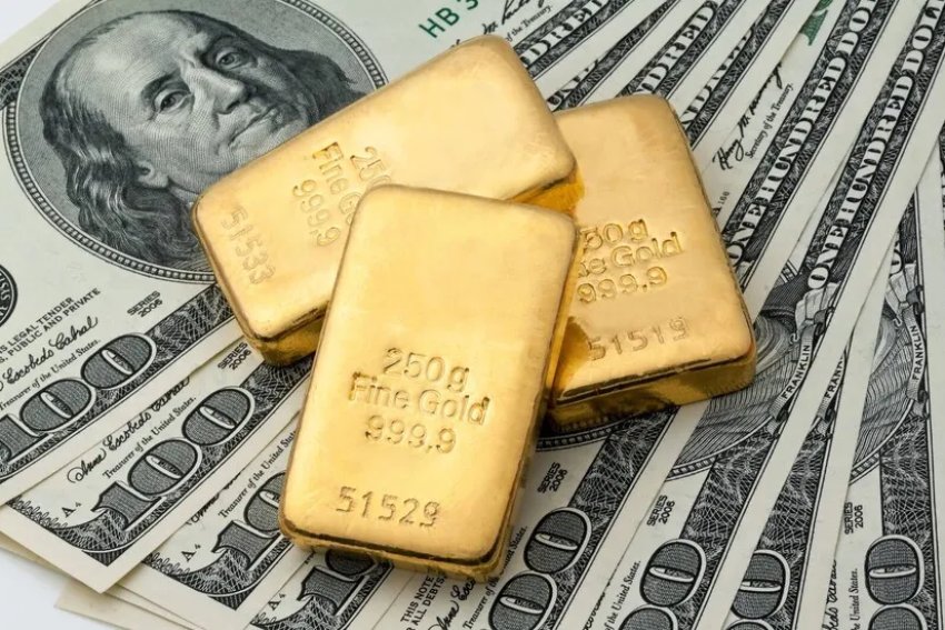 قوة الدولار تدفع الذهب للتراجع