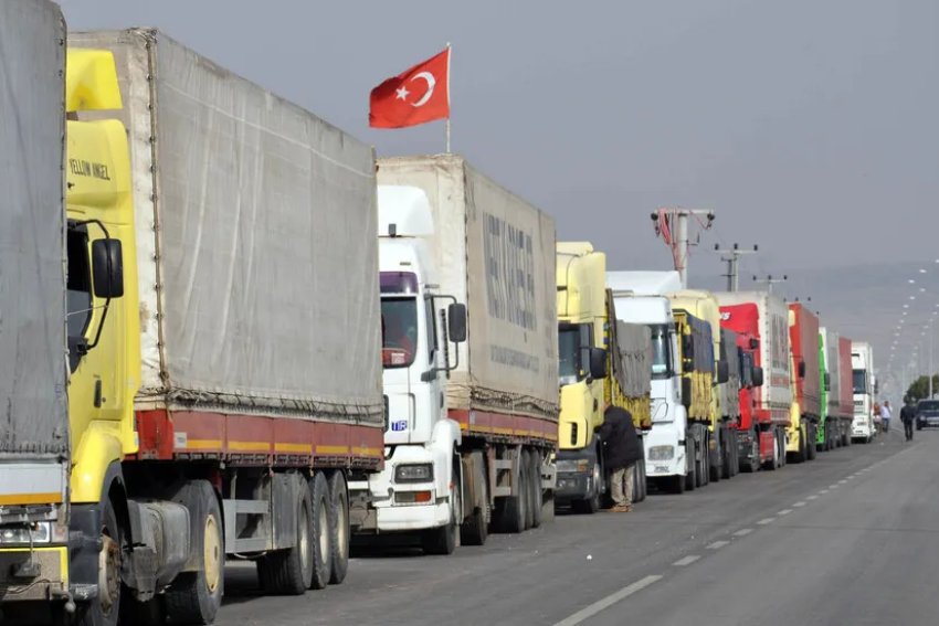 سوريا وتركيا تحرران حركة النقل البري بينهما