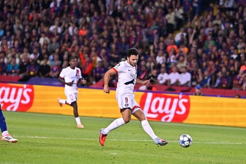 هل تعرض برشلونة لظلم تحكيمي أمام باريس؟