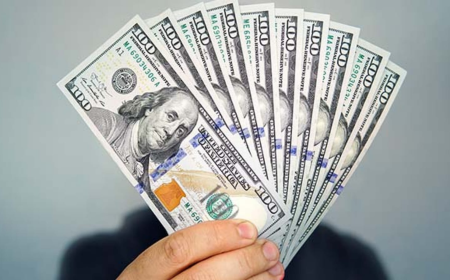 الدولار يفتتح الأسبوع مرتفعاً مقابل الدينار في بغداد واربيل
