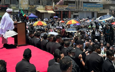 انصار التيار الصدري يتظاهرون احتجاجاً على القصف الإسرائيلي